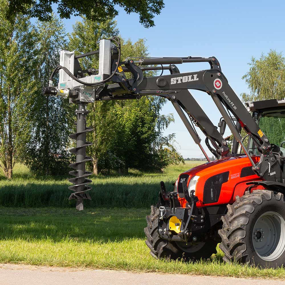 Soil drill with hydraulic drive