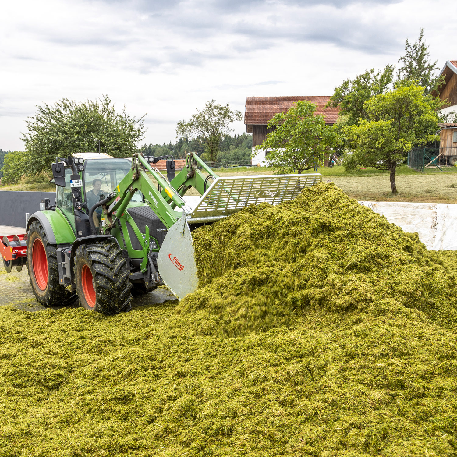 »Standard« high-capacity bucket